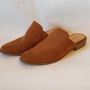 Tan mules